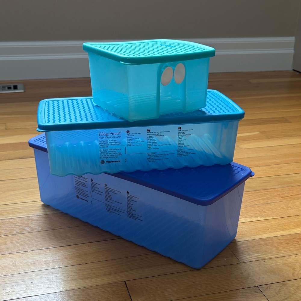 Tupperware fridge mart set.
